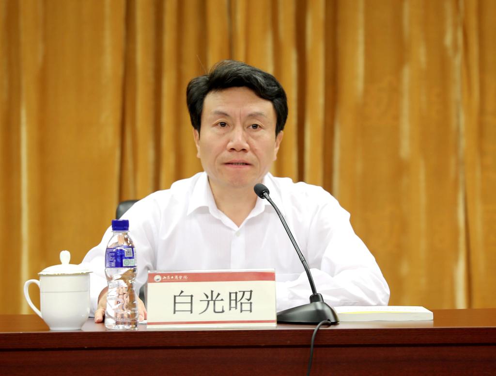 白光昭发表“教育的初心和使命”主题讲话。