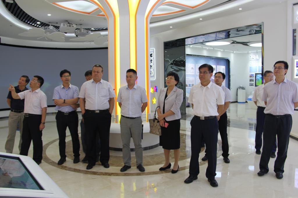 杨同毅带队赴烟台开发区调研。