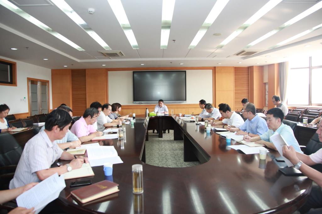 纪检监察干部集体学习会议现场。