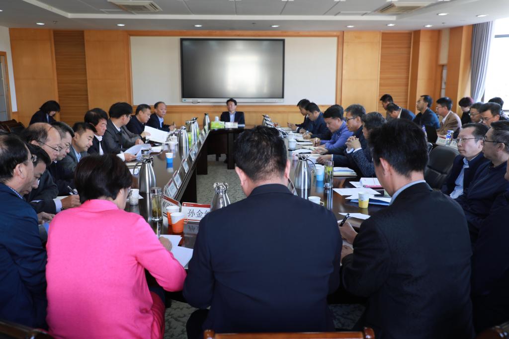学校召开党建工作例会。