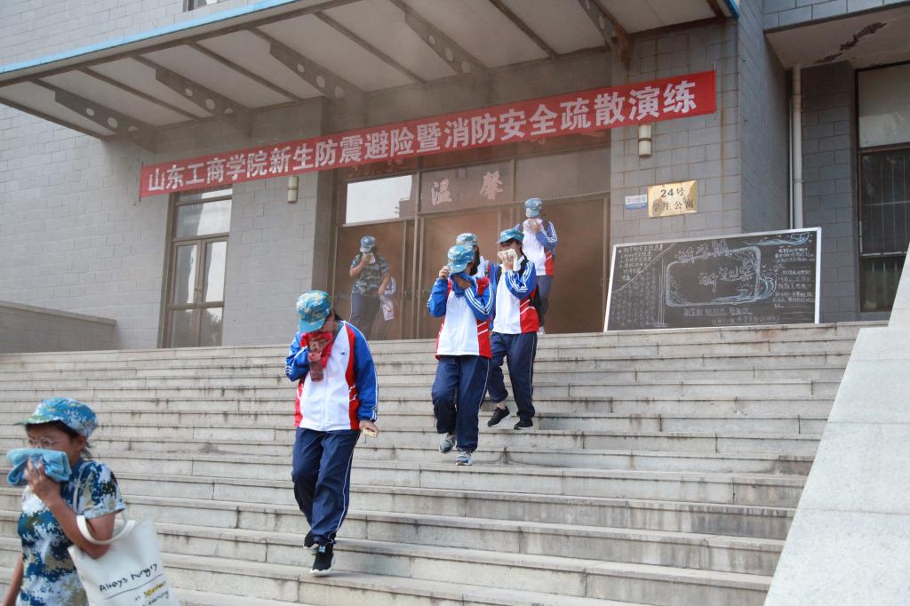 消防演练现场。