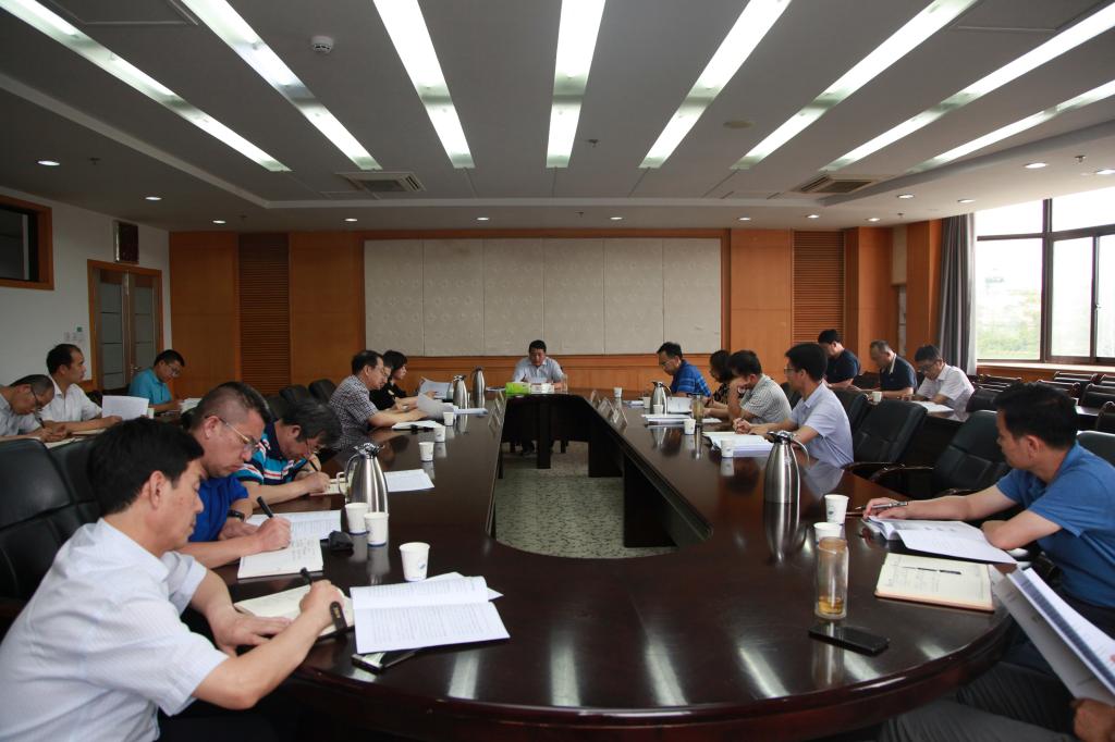 纪检监察干部理论学习会议现场。