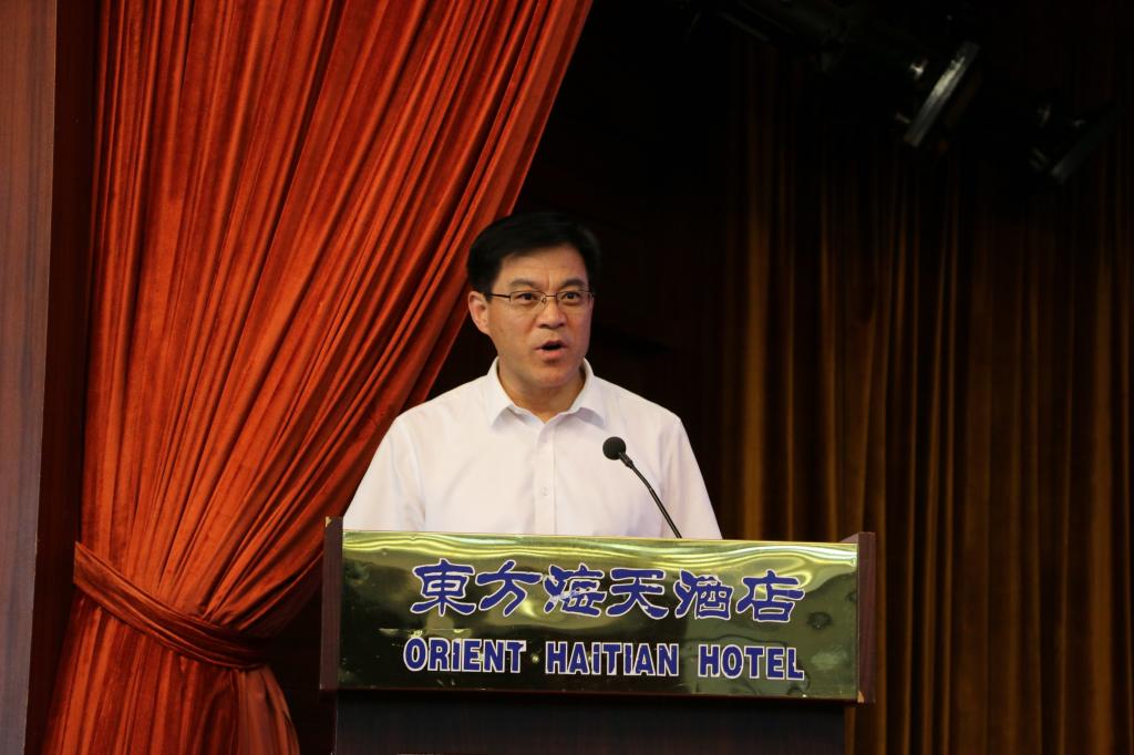 院长杨同毅在开幕式上致辞。