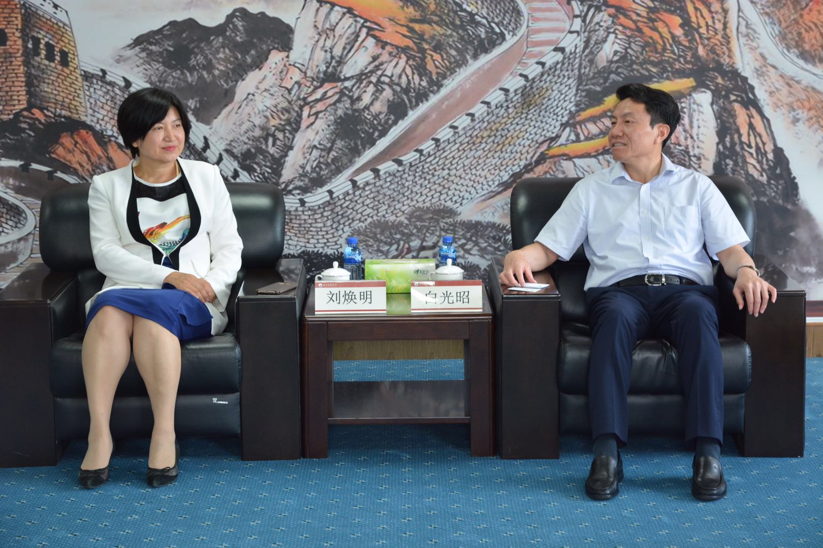 白光昭会见刘焕明博士。